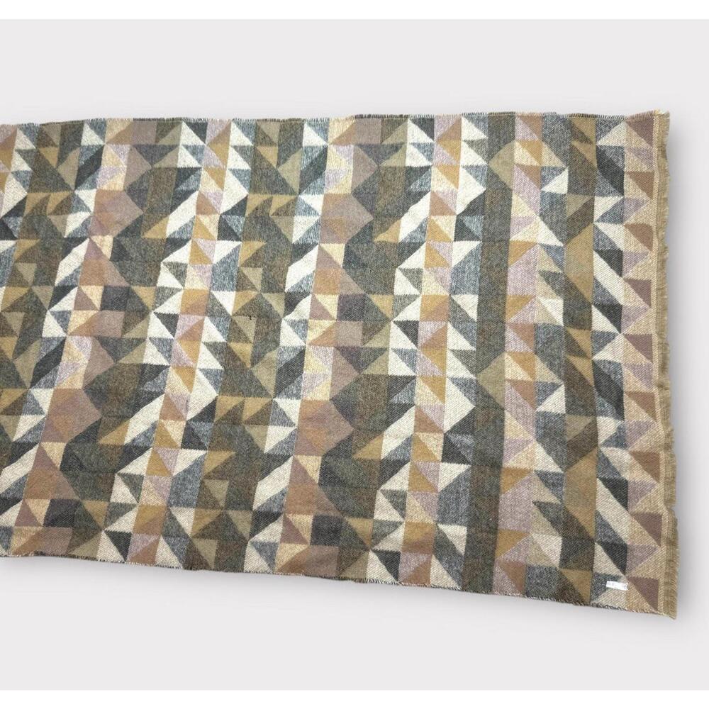 Unbranded Women’s Blanket Scarf Geometric Neutral Multicolor Slight Fringe 70" - Picture 10 of 10